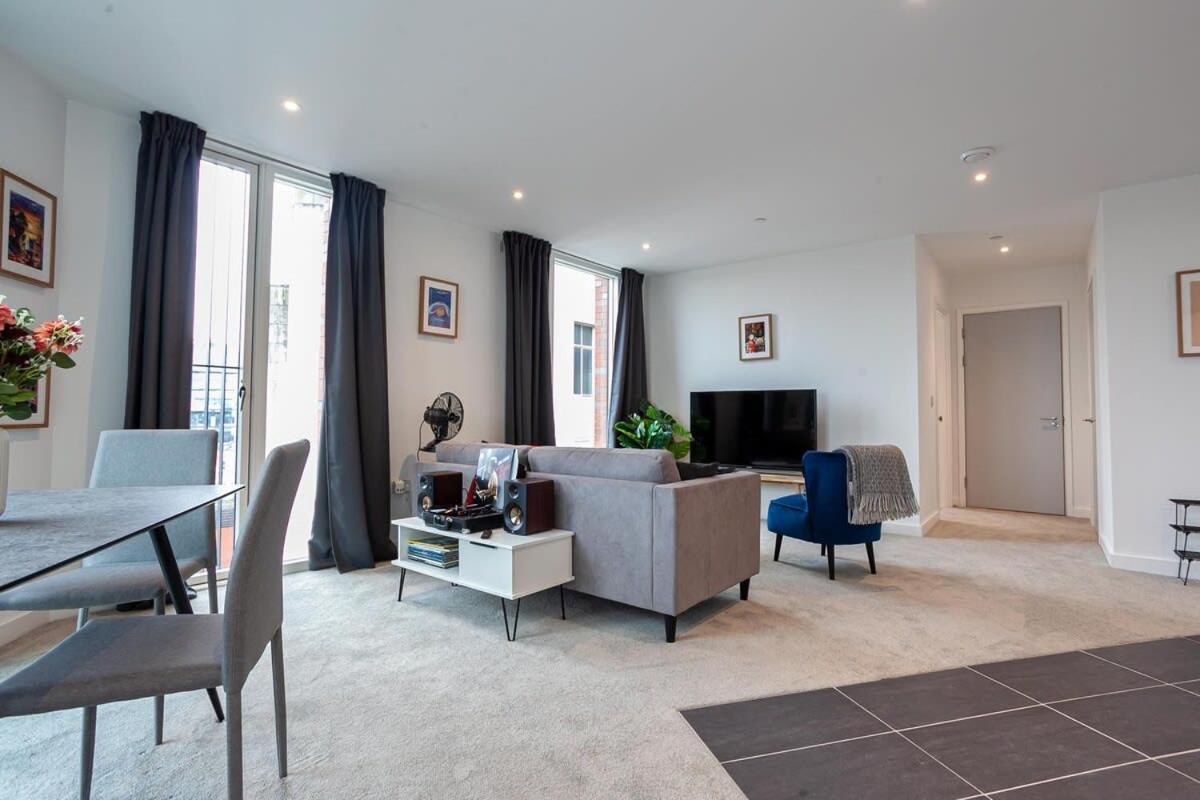 Spacious 2 Bed Apartment In Central Manchester Exterior photo