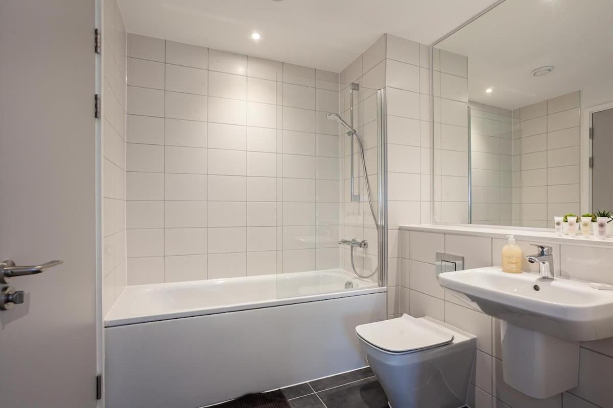 Spacious 2 Bed Apartment In Central Manchester Exterior photo
