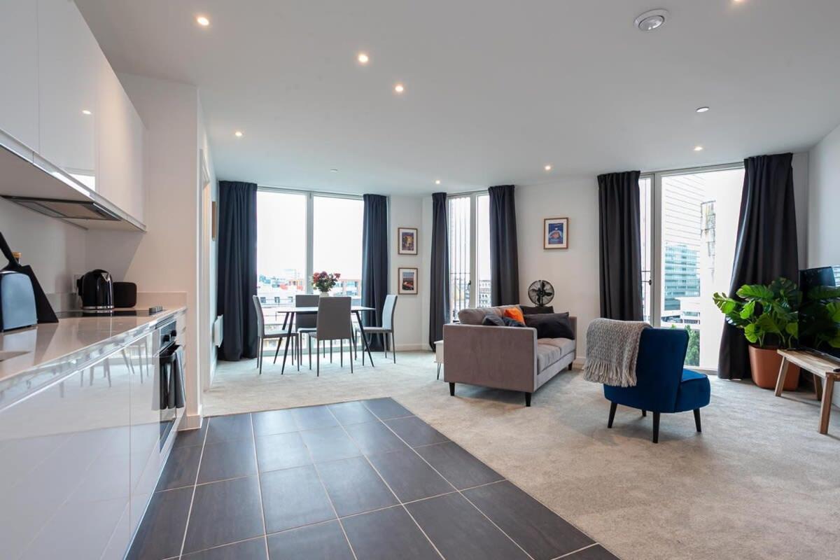 Spacious 2 Bed Apartment In Central Manchester Exterior photo