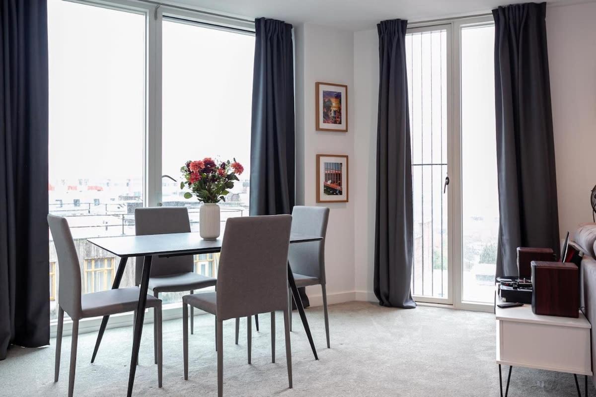 Spacious 2 Bed Apartment In Central Manchester Exterior photo